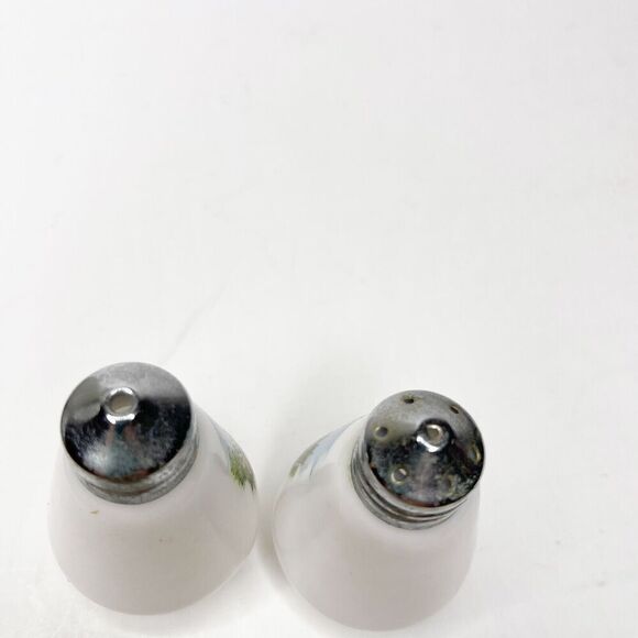 Vintage London Souvenir Milk Glass Salt Pepper Shakers Big Ben Trafalgar Square - Picture 5 of 6